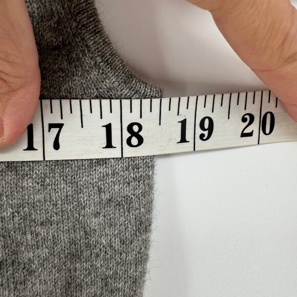ANN TAYLOR 100% Cashmere Gray Sleeveless Sweater Top Womens sz L - Picture 5 of 5